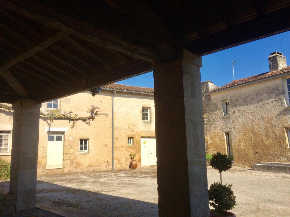 Logis De La Touche Bed and Breakfast Saint-Hilaire-des-Loges Εξωτερικό φωτογραφία