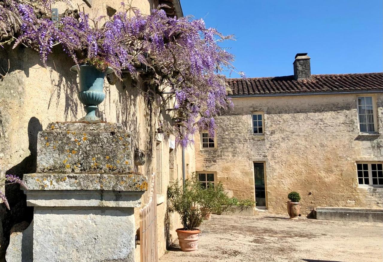Logis De La Touche Bed and Breakfast Saint-Hilaire-des-Loges Εξωτερικό φωτογραφία